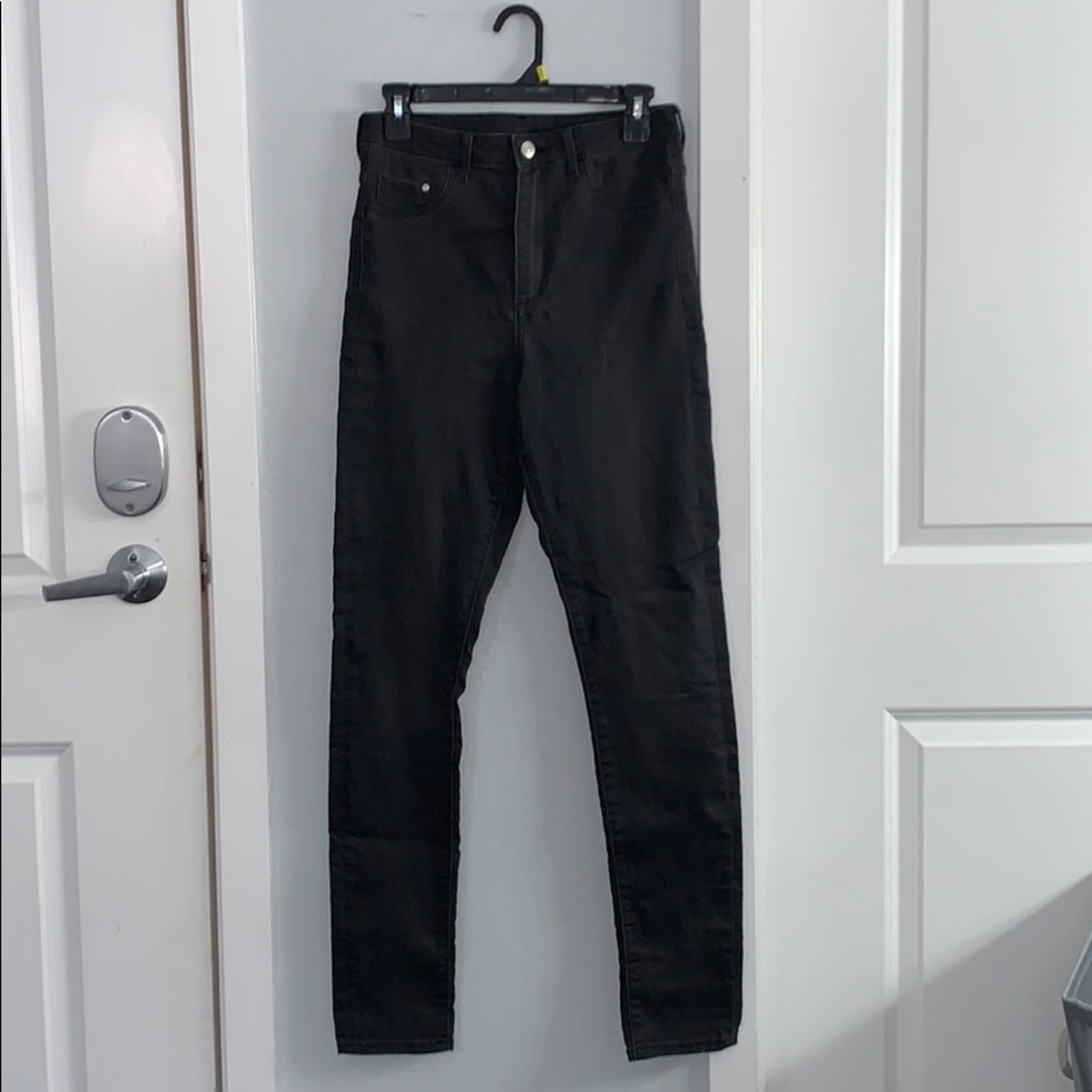 H&M high waisted black skinny jeans. Size 29/32